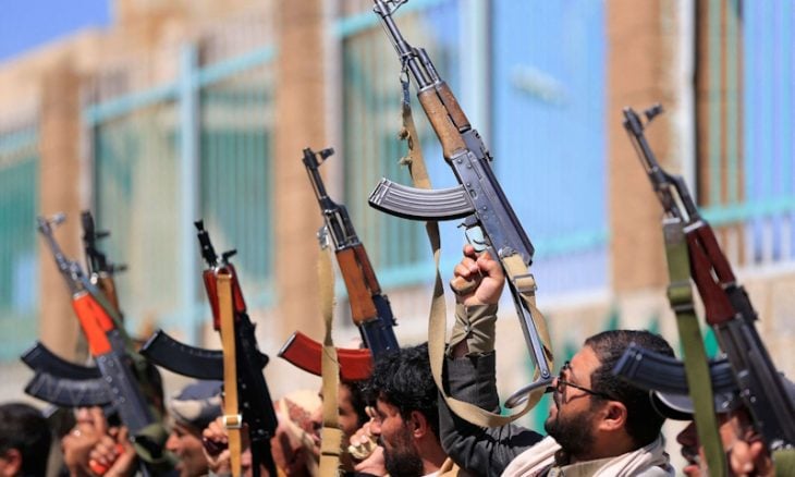 الغارديان: المواجهة السعودية- الحوثية المفتوحة تكشف لقادة الخليج انهيار مفهوم التحالفات القديمة وضرورة التخلي عنها