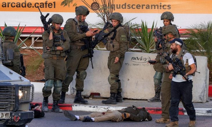 استشهاد فلسطينيين ومقتل جنديين إسرائيليين في عملية إطلاق نار قرب الخليل